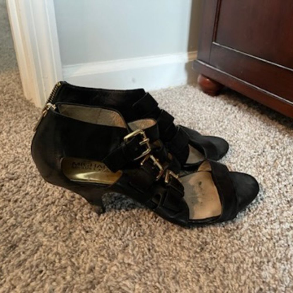 Michael Kors Leather Strappy pumps